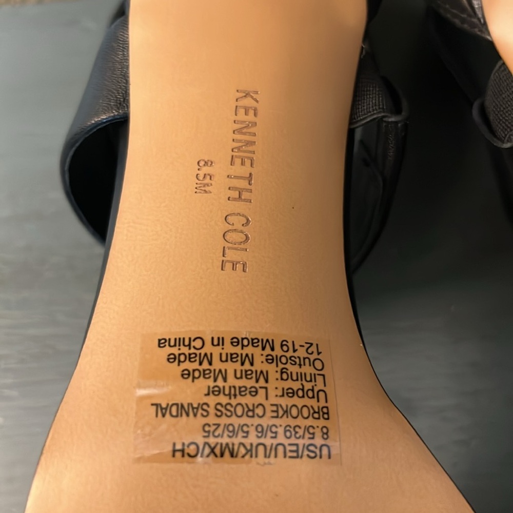 Kenneth Cole Brooke Black Leather Cross Strap Heeled Sandal Shoes NWOB sz 8.5 - Picture 14 of 16